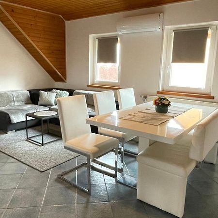 Villa Lili Apartments Balatonkeresztúr エクステリア 写真