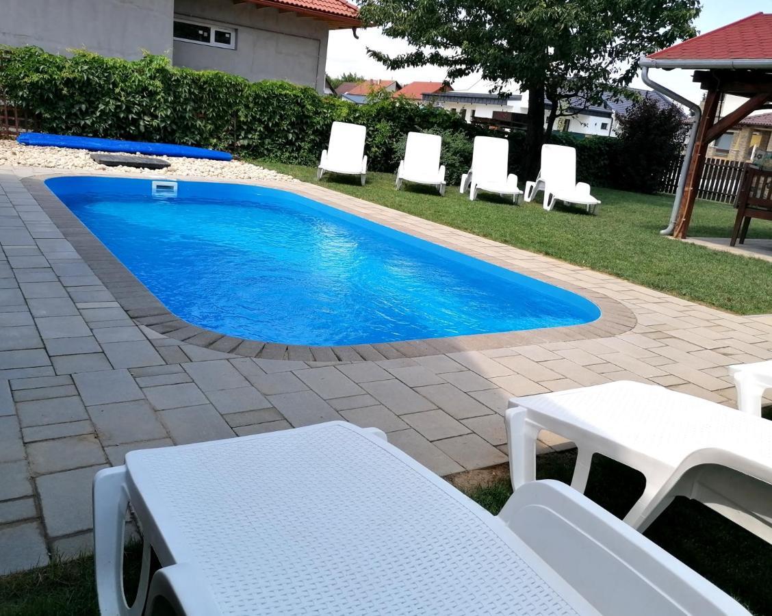 Villa Lili Apartments Balatonkeresztúr エクステリア 写真
