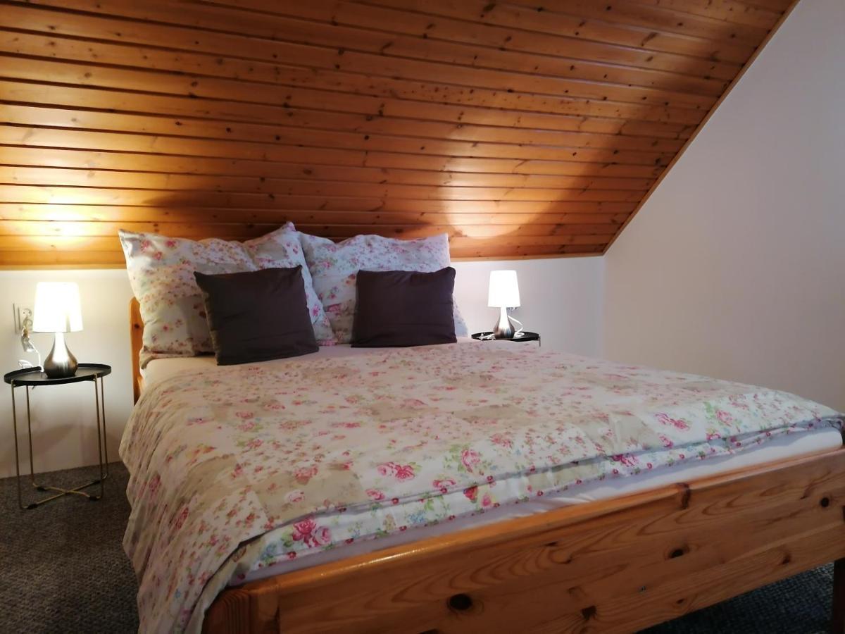Villa Lili Apartments Balatonkeresztúr エクステリア 写真