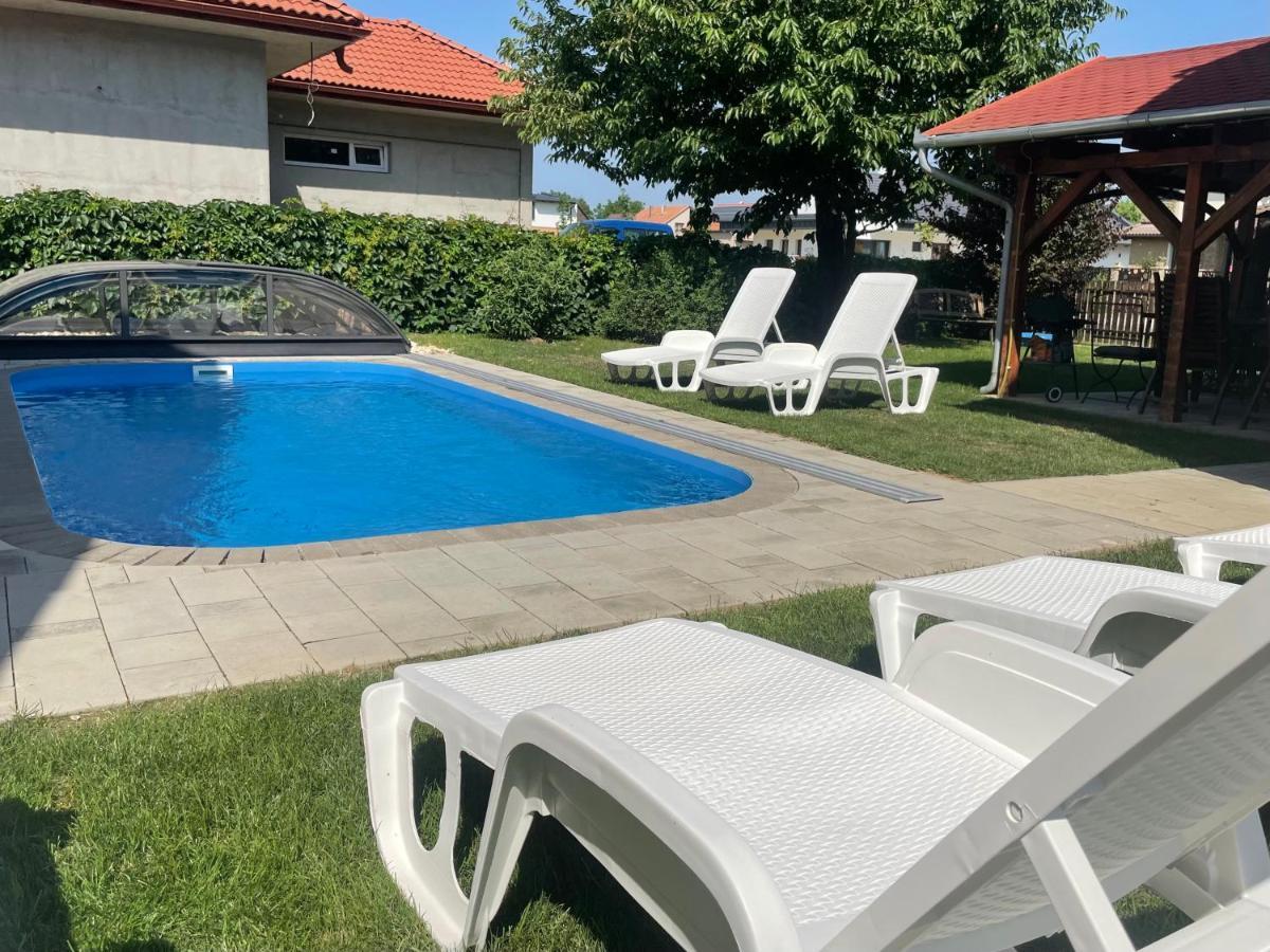 Villa Lili Apartments Balatonkeresztúr エクステリア 写真