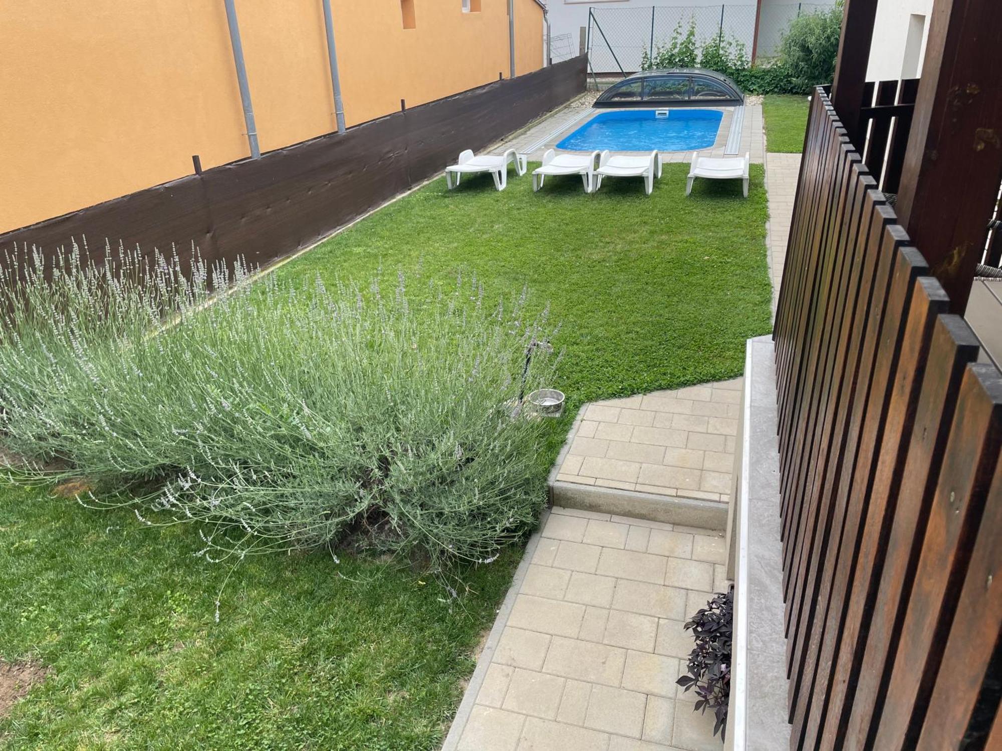 Villa Lili Apartments Balatonkeresztúr エクステリア 写真