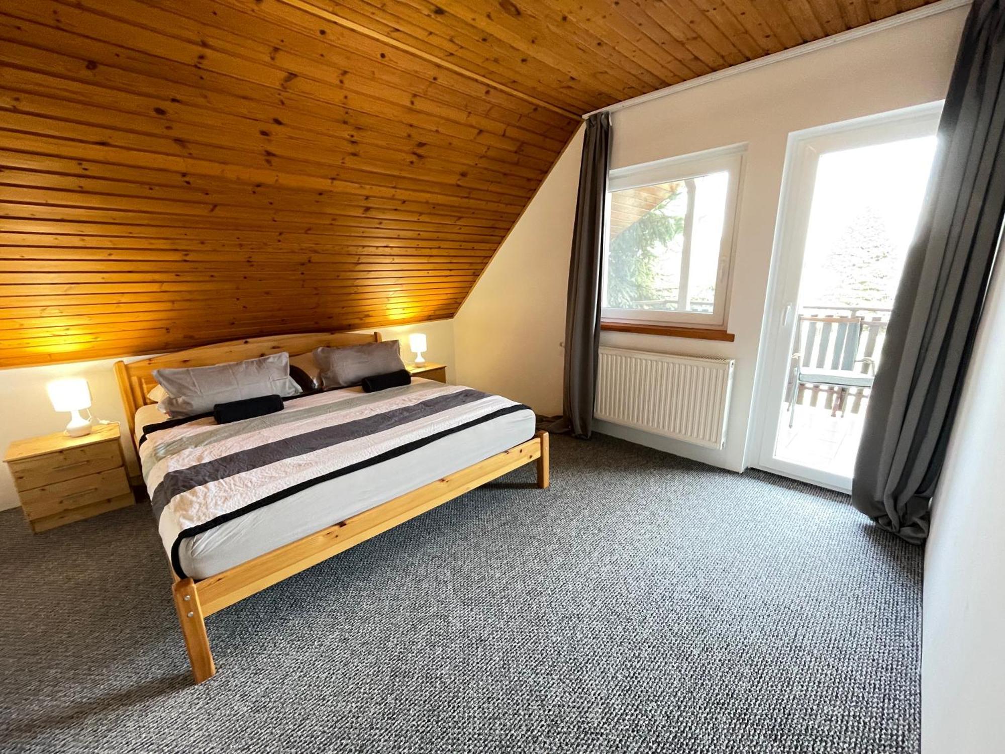 Villa Lili Apartments Balatonkeresztúr エクステリア 写真